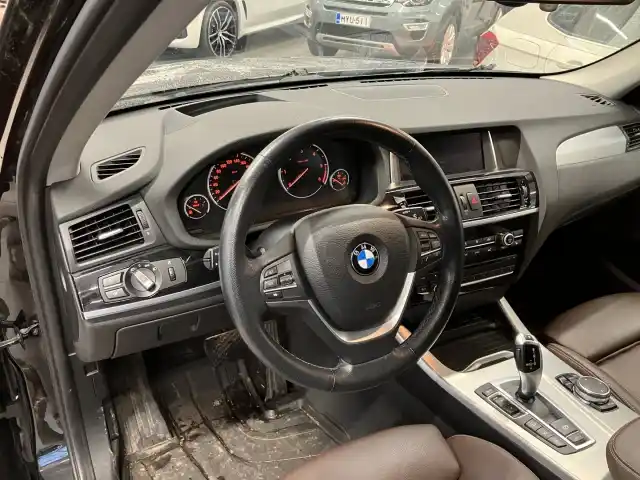 Musta Maastoauto, BMW X3 – NJY-138