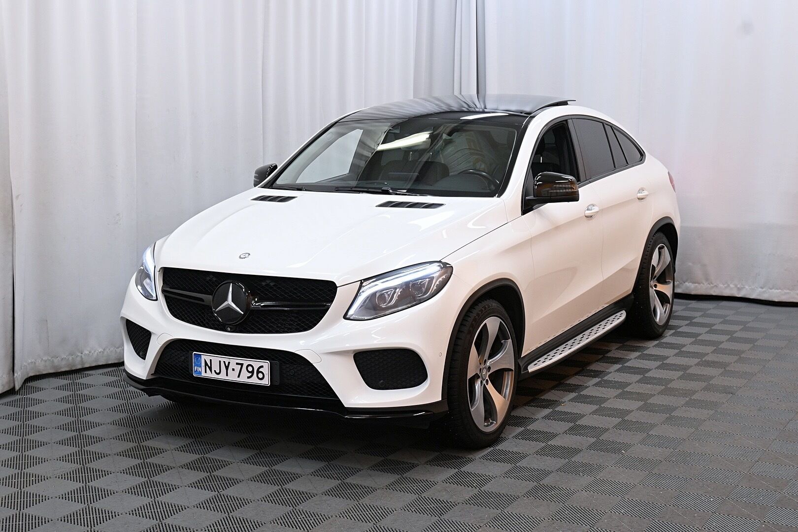 Valkoinen Coupe, Mercedes-Benz GLE – NJY-796