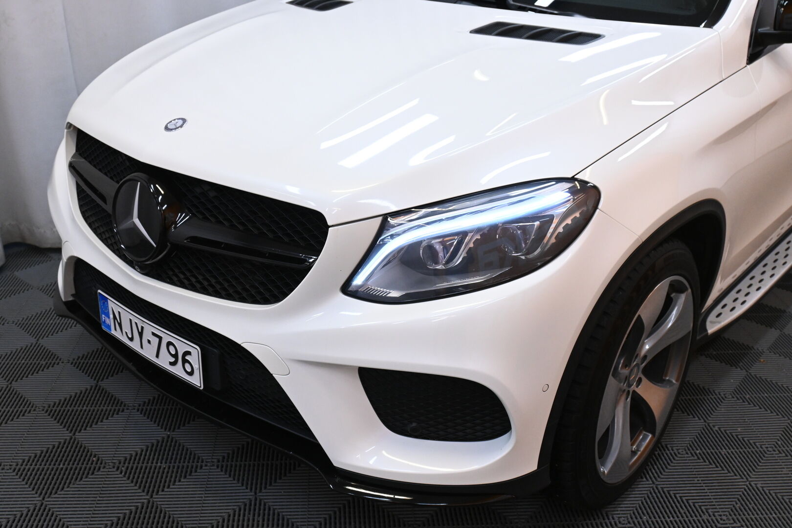 Valkoinen Coupe, Mercedes-Benz GLE – NJY-796