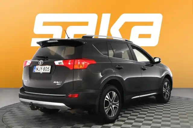 Ruskea Maastoauto, Toyota RAV4 – NJY-805