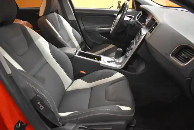 Punainen Farmari, Volvo V60 – NJZ-593