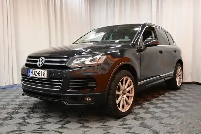 Musta Maastoauto, Volkswagen Touareg – NJZ-618