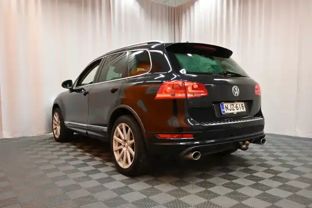 Musta Maastoauto, Volkswagen Touareg – NJZ-618