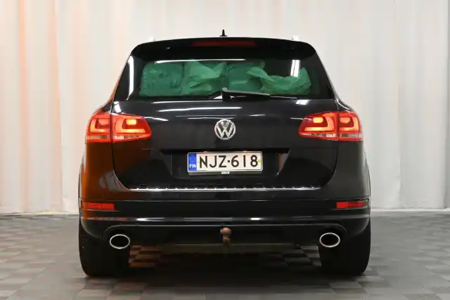 Musta Maastoauto, Volkswagen Touareg – NJZ-618