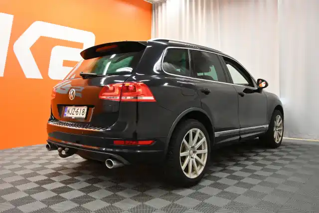 Musta Maastoauto, Volkswagen Touareg – NJZ-618