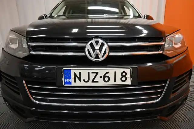 Musta Maastoauto, Volkswagen Touareg – NJZ-618