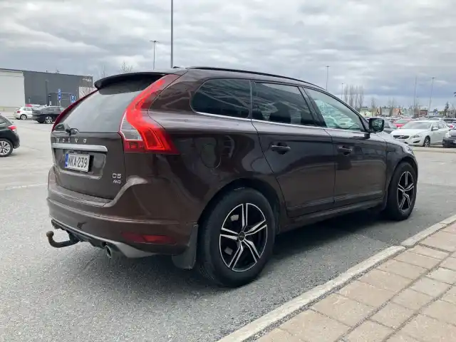 Ruskea Maastoauto, Volvo XC60 – NKA-239