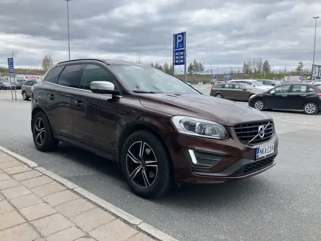 Ruskea Maastoauto, Volvo XC60 – NKA-239