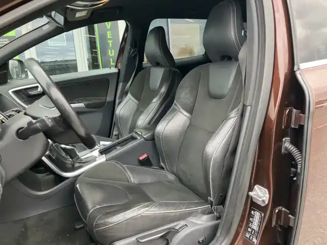 Ruskea Maastoauto, Volvo XC60 – NKA-239