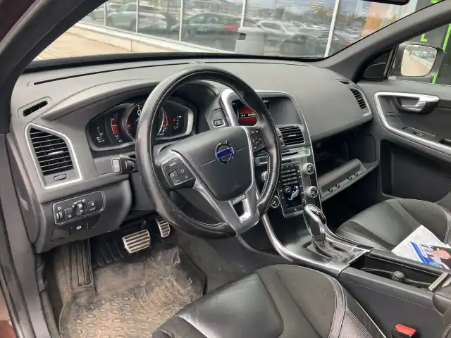 Ruskea Maastoauto, Volvo XC60 – NKA-239