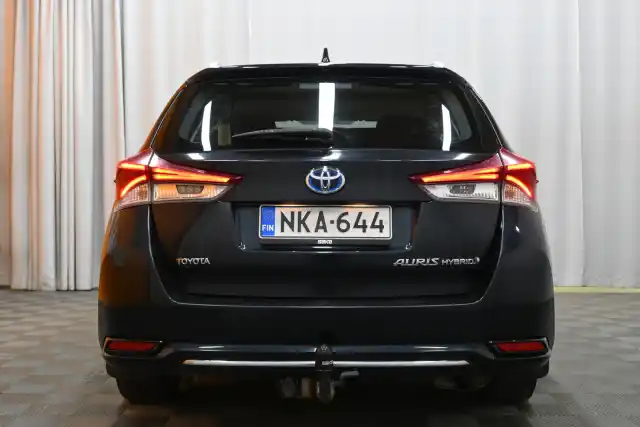 Harmaa Farmari, Toyota Auris – NKA-644