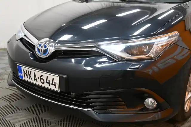 Harmaa Farmari, Toyota Auris – NKA-644