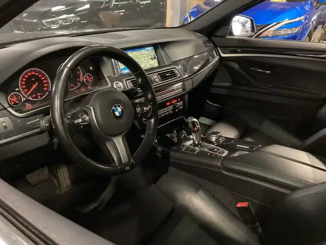 Ruskea Sedan, BMW 520 – NKA-858