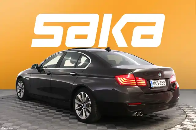 Ruskea Sedan, BMW 520 – NKA-858