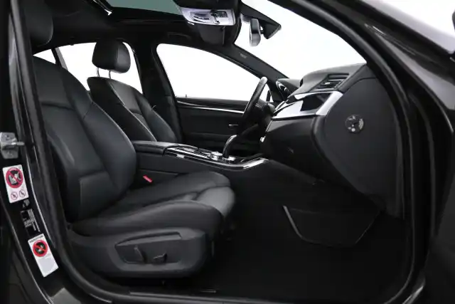 Ruskea Sedan, BMW 520 – NKA-858