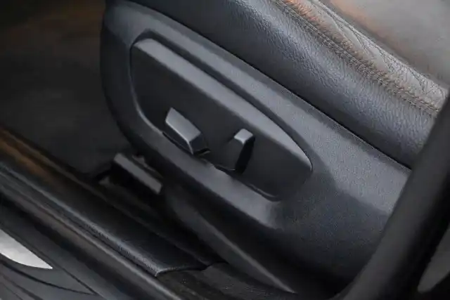 Ruskea Sedan, BMW 520 – NKA-858