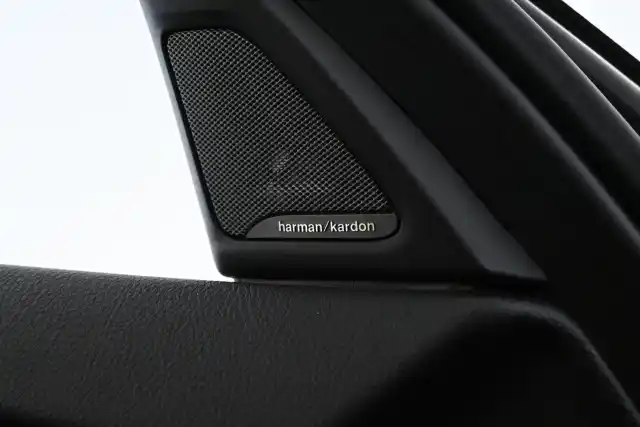 Ruskea Sedan, BMW 520 – NKA-858