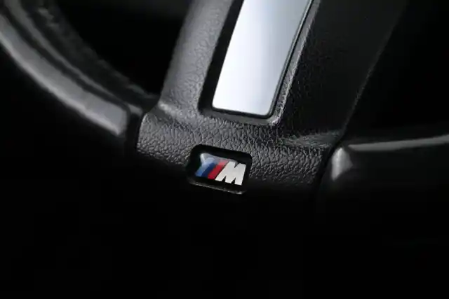 Ruskea Sedan, BMW 520 – NKA-858