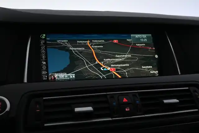 Ruskea Sedan, BMW 520 – NKA-858