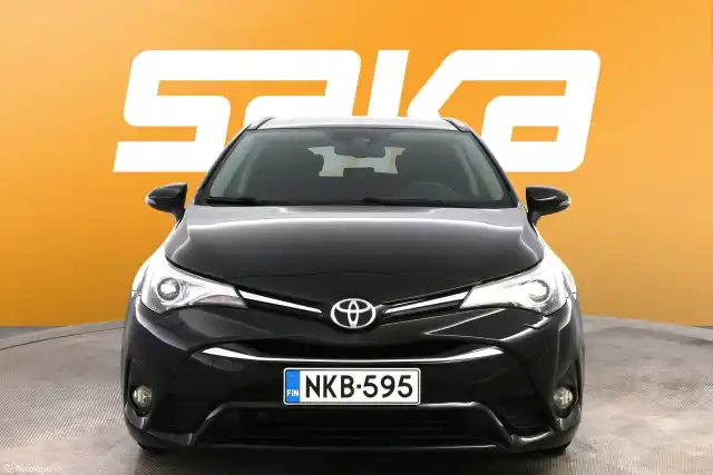 Musta Farmari, Toyota Avensis – NKB-595