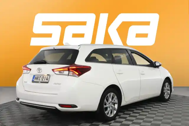 Valkoinen Farmari, Toyota Auris – NKC-214