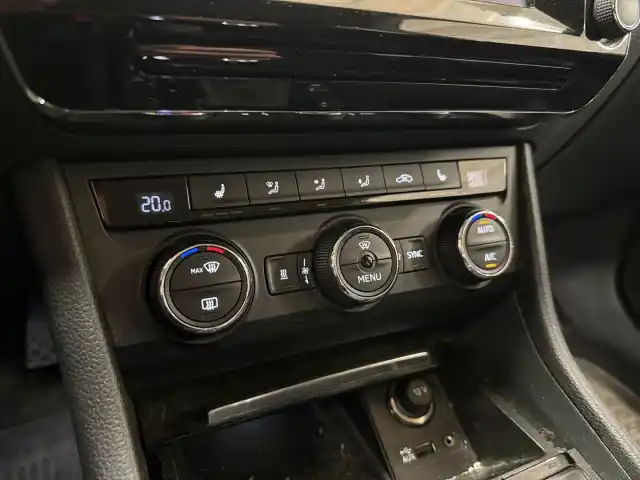 Harmaa Farmari, Skoda Superb – NKC-576