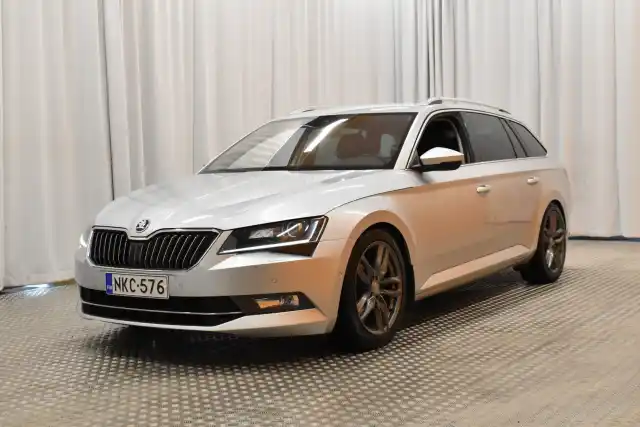Harmaa Farmari, Skoda Superb – NKC-576