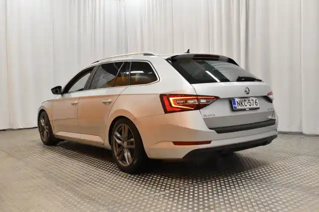 Harmaa Farmari, Skoda Superb – NKC-576