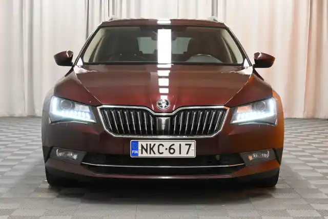 Punainen Farmari, Skoda Superb – NKC-617