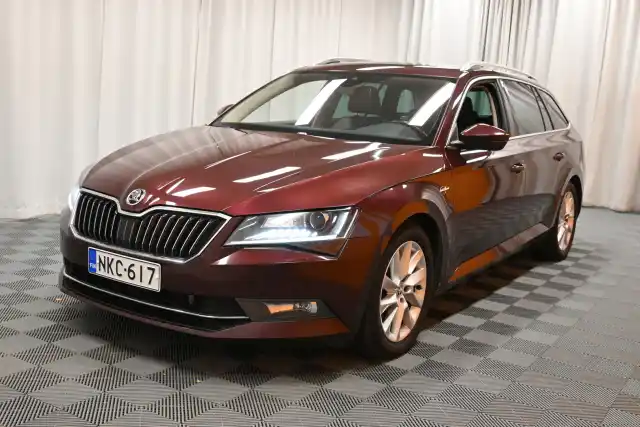 Punainen Farmari, Skoda Superb – NKC-617