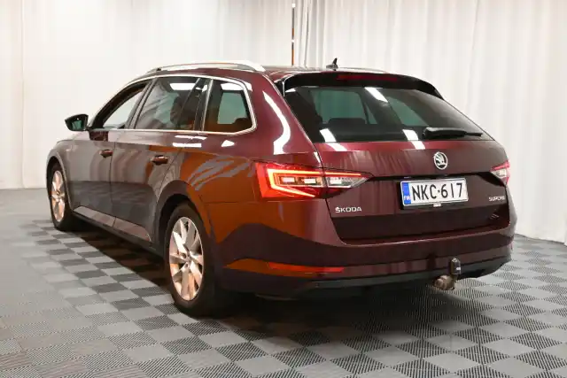 Punainen Farmari, Skoda Superb – NKC-617