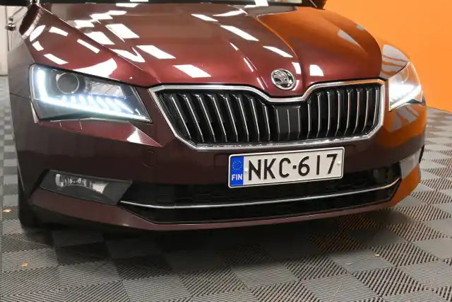 Punainen Farmari, Skoda Superb – NKC-617