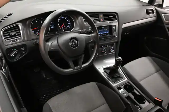 Valkoinen Viistoperä, Volkswagen Golf – NKE-433