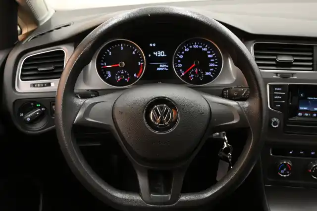 Valkoinen Viistoperä, Volkswagen Golf – NKE-433