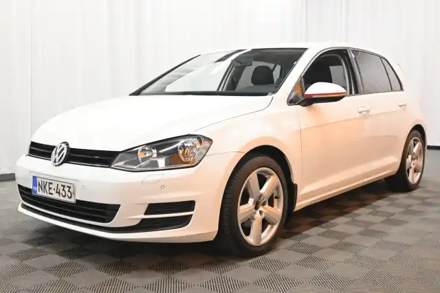 Valkoinen Viistoperä, Volkswagen Golf – NKE-433