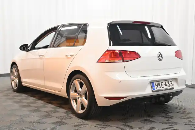 Valkoinen Viistoperä, Volkswagen Golf – NKE-433