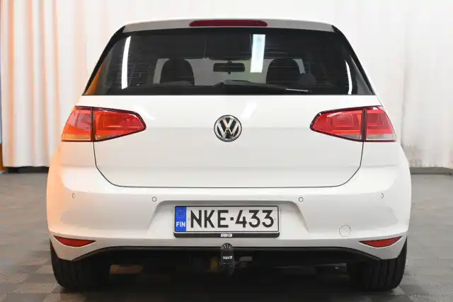 Valkoinen Viistoperä, Volkswagen Golf – NKE-433