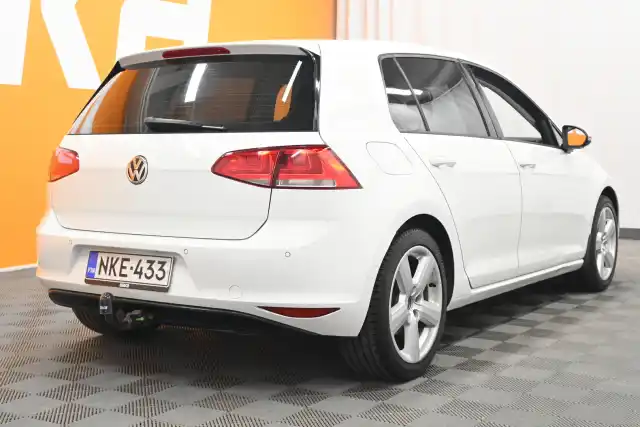 Valkoinen Viistoperä, Volkswagen Golf – NKE-433