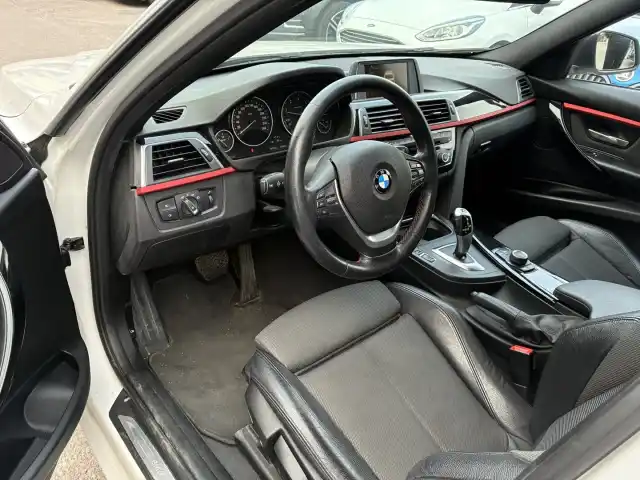 Valkoinen Sedan, BMW 320 – NKE-534
