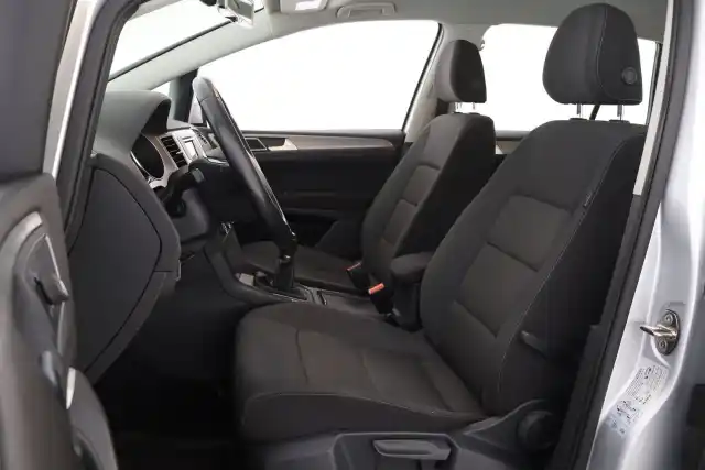 Hopea Tila-auto, Volkswagen Golf Sportsvan – NKF-132