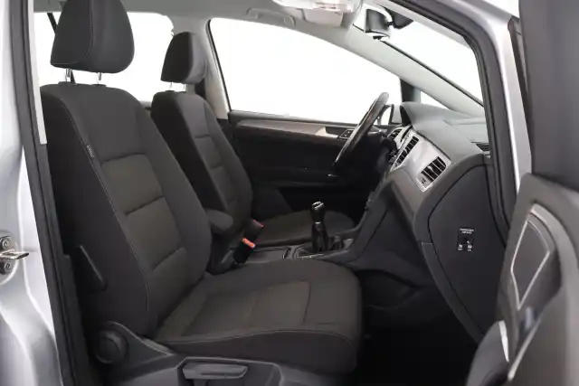 Hopea Tila-auto, Volkswagen Golf Sportsvan – NKF-132
