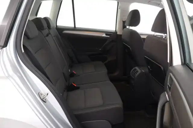 Hopea Tila-auto, Volkswagen Golf Sportsvan – NKF-132