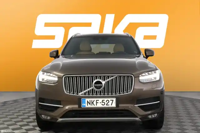 Ruskea Maastoauto, Volvo XC90 – NKF-527