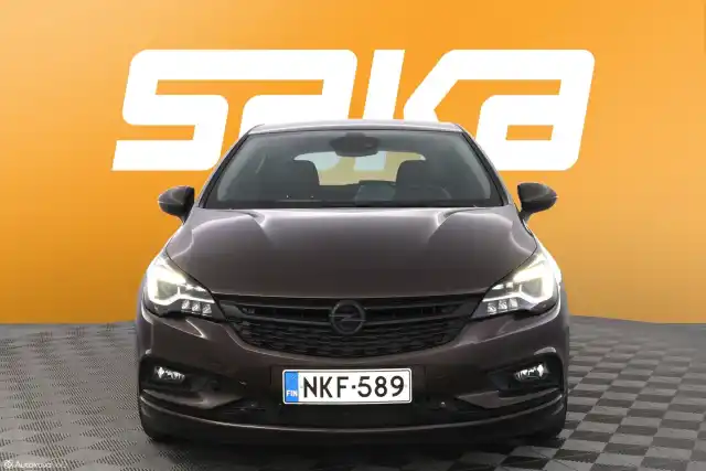 Ruskea Viistoperä, Opel Astra – NKF-589