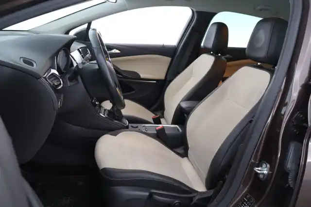 Ruskea Viistoperä, Opel Astra – NKF-589