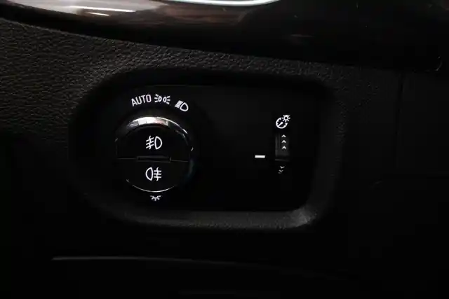 Ruskea Viistoperä, Opel Astra – NKF-589