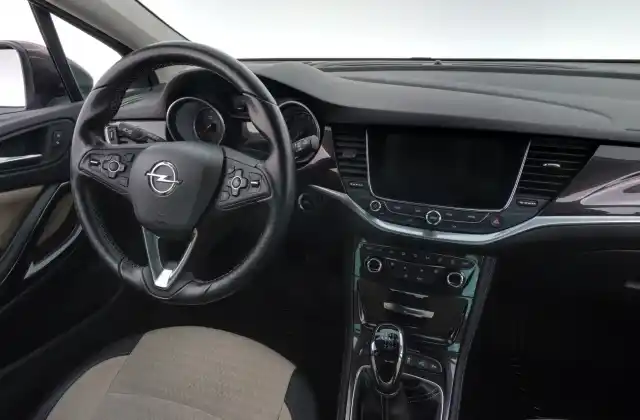 Ruskea Viistoperä, Opel Astra – NKF-589