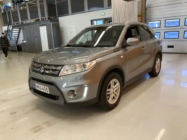 Harmaa Viistoperä, Suzuki Vitara – NKG-435