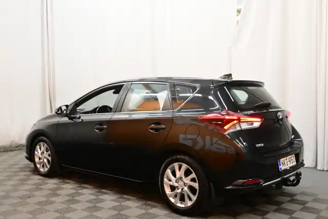 Musta Viistoperä, Toyota Auris – NKG-950