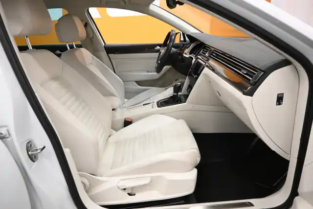 Valkoinen Sedan, Volkswagen Passat – NKH-872